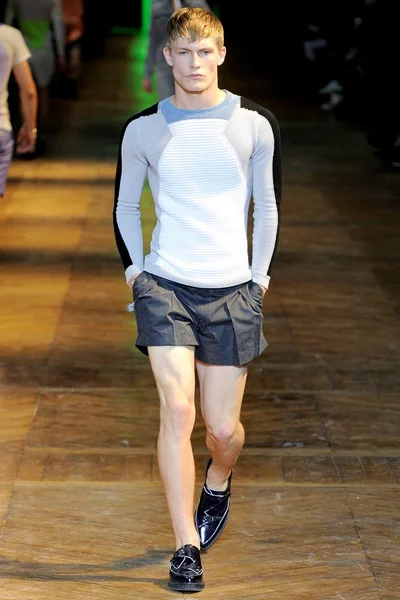 Look 27